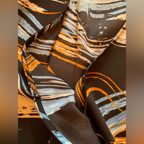 NWT! Women’s Nine West Abstract Water Print Blouse Size Small
3 for $15 with 💕 - Picture 7 of 7